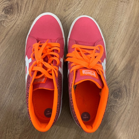 Asics Onitsuka Tiger Shoes - Picture 2 of 5